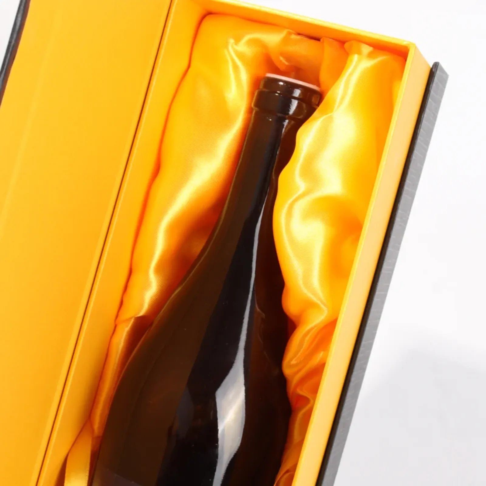 Black Flap-Top Wine Gift Box with Carry Bag